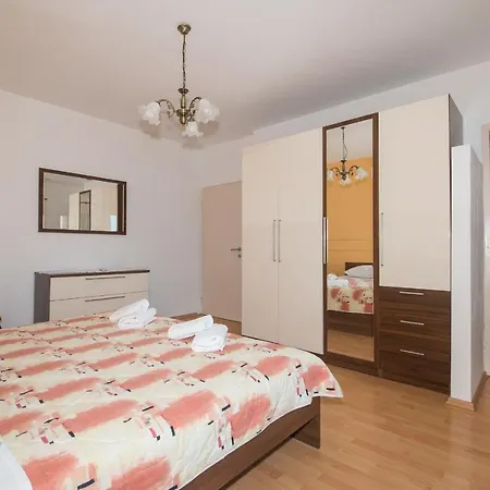 Apartment Marieta *
