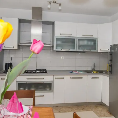 Apartment Marieta *