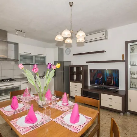 Marieta Apartment *