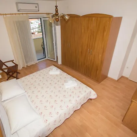 Apartment Marieta *